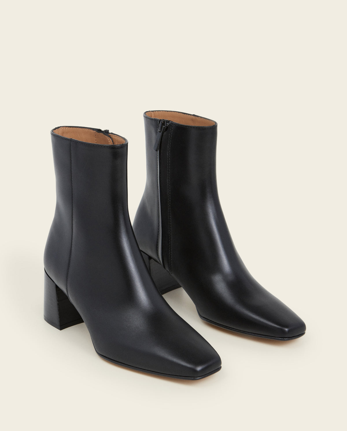 Cay Leather Black