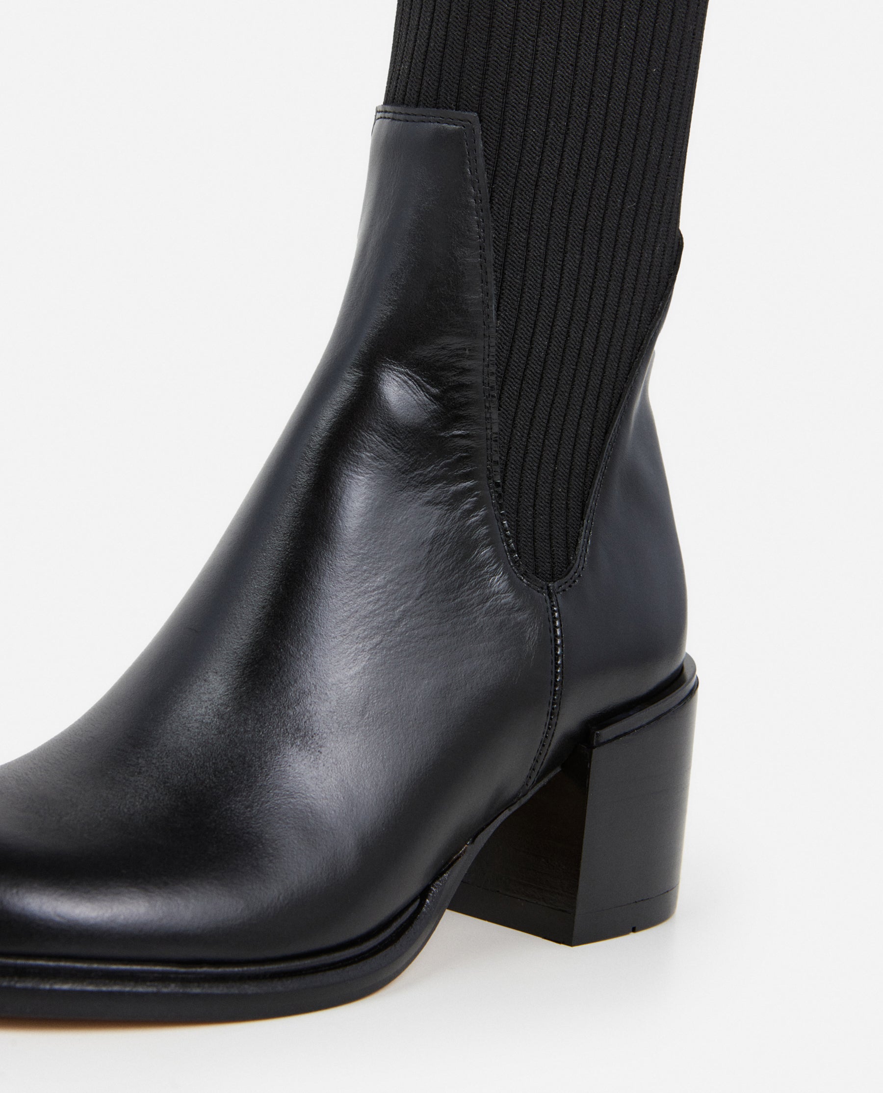 Quinn Leather Black